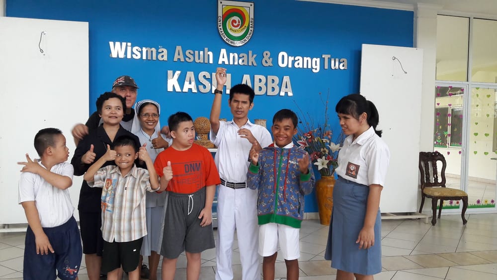 Pengabdian Suster Cecilia Merawat Anak Difabel