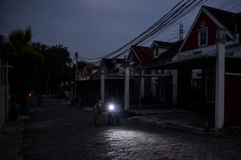 Ketika Jawa Kehilangan Setrum
