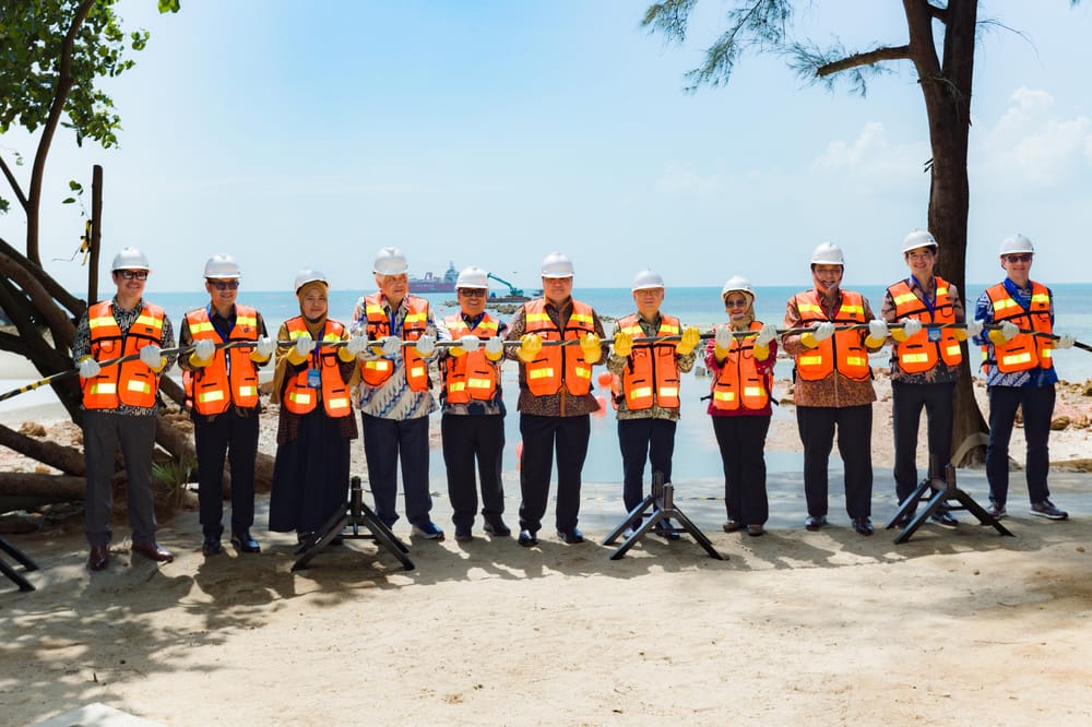 Perkuat Gerbang Digital, TelkomGroup Bikin Singapura - Batam Tersambung Kabel Laut