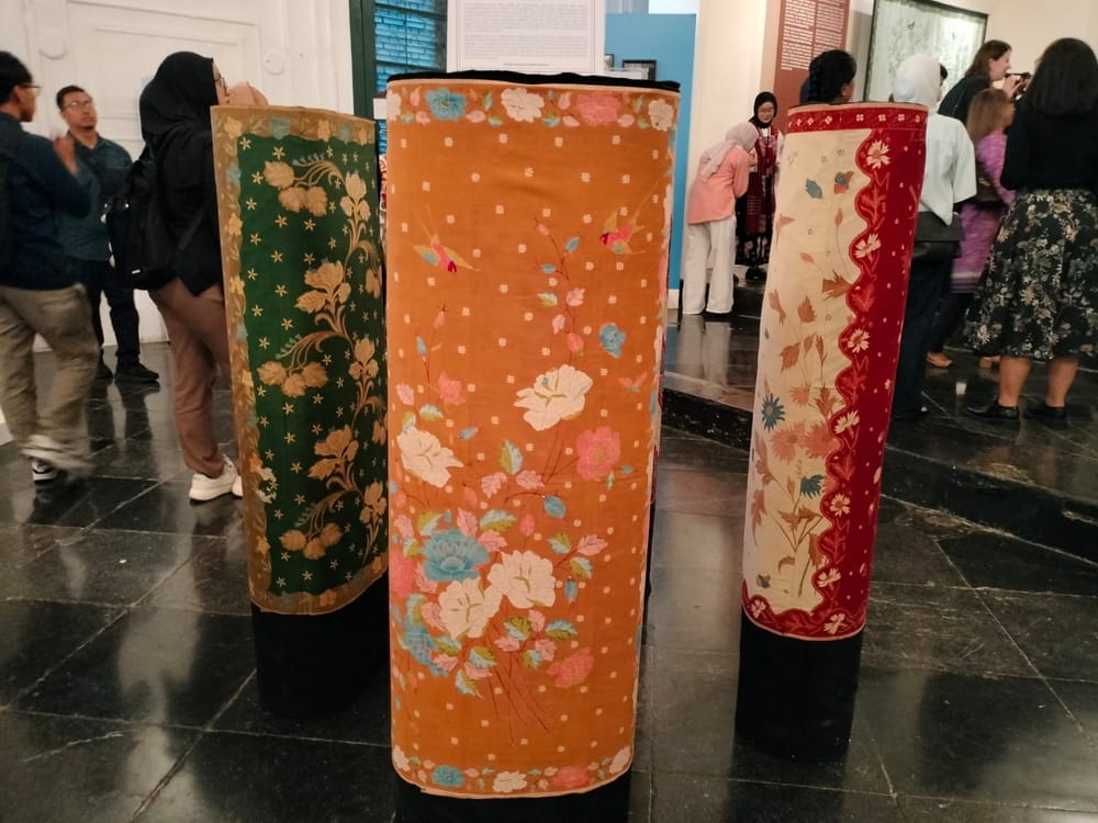 Batik Indonesia dan Bordir Hungaria Bersatu di Kota Tua