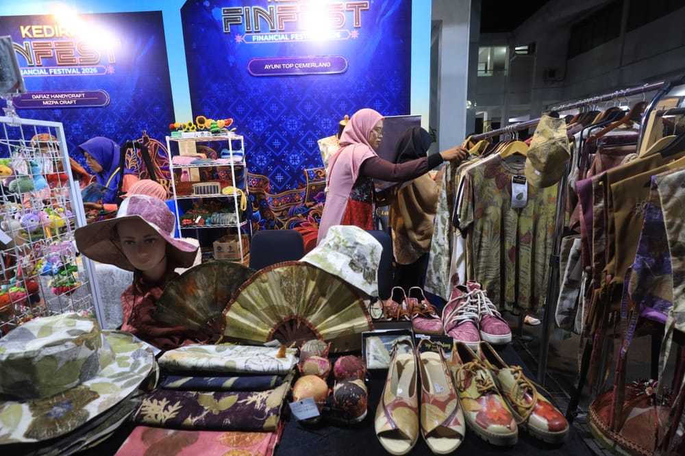 Cerita Juju Konveksi Jadi Pemasok Merchandise Film Para Perasuk