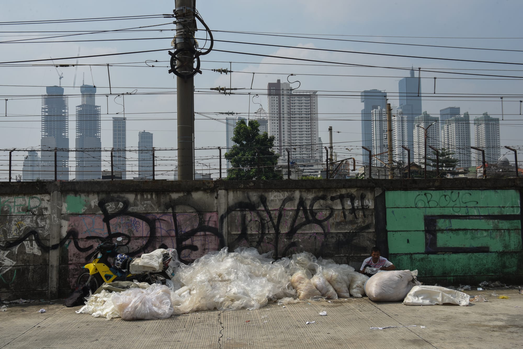 Jurang Kesenjangan Hidup Layak