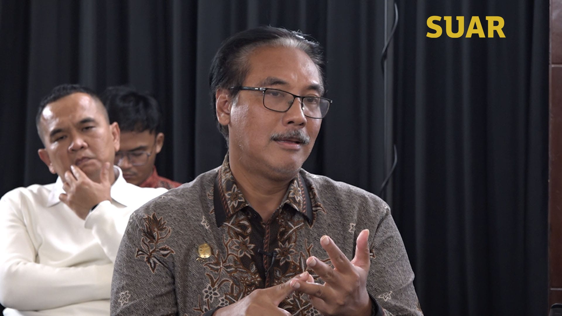 Between Demographic Bonus and Global Needs