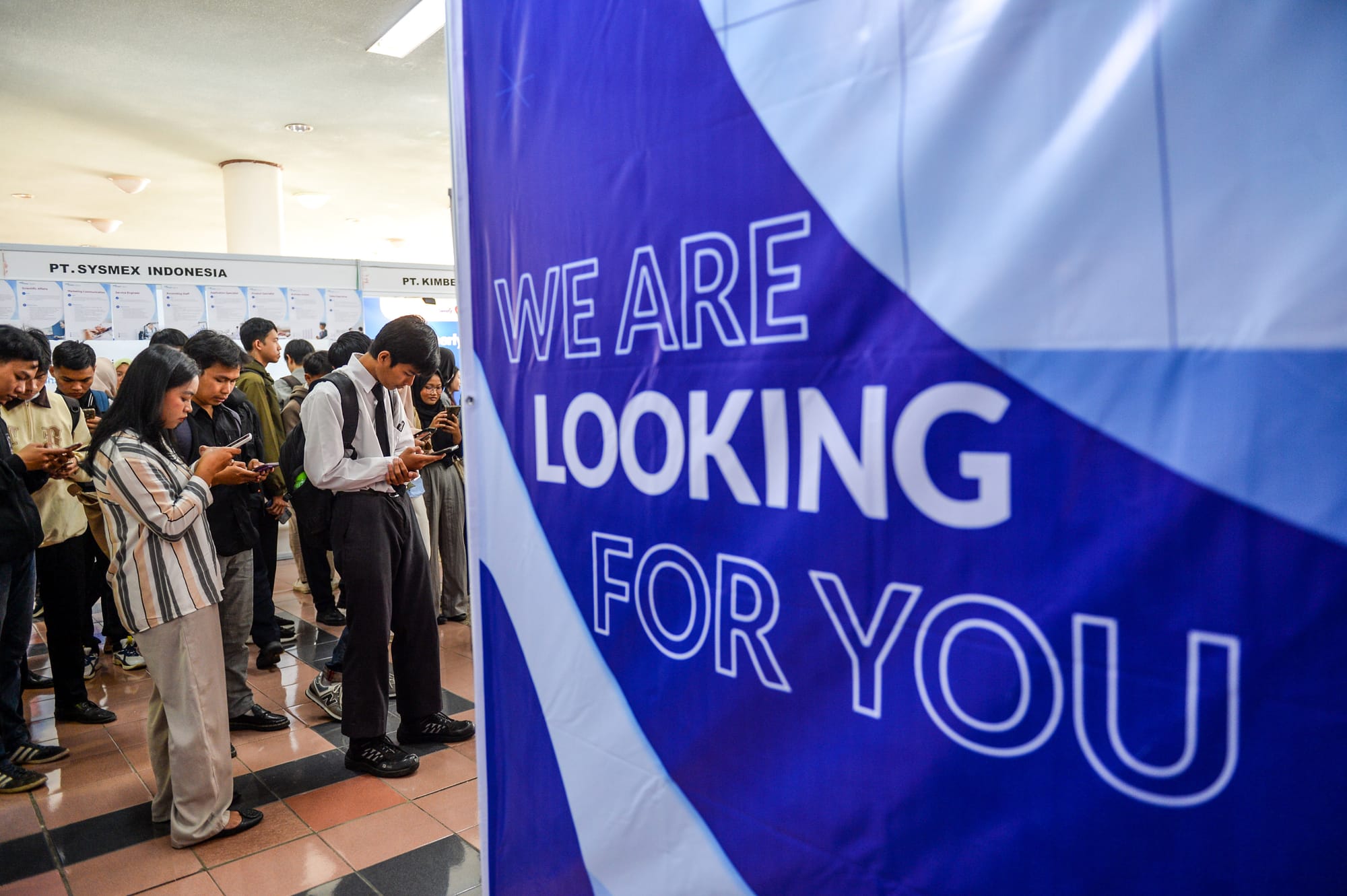 Menahan Kelas Menengah Indonesia Tidak Turun Kelas (1)