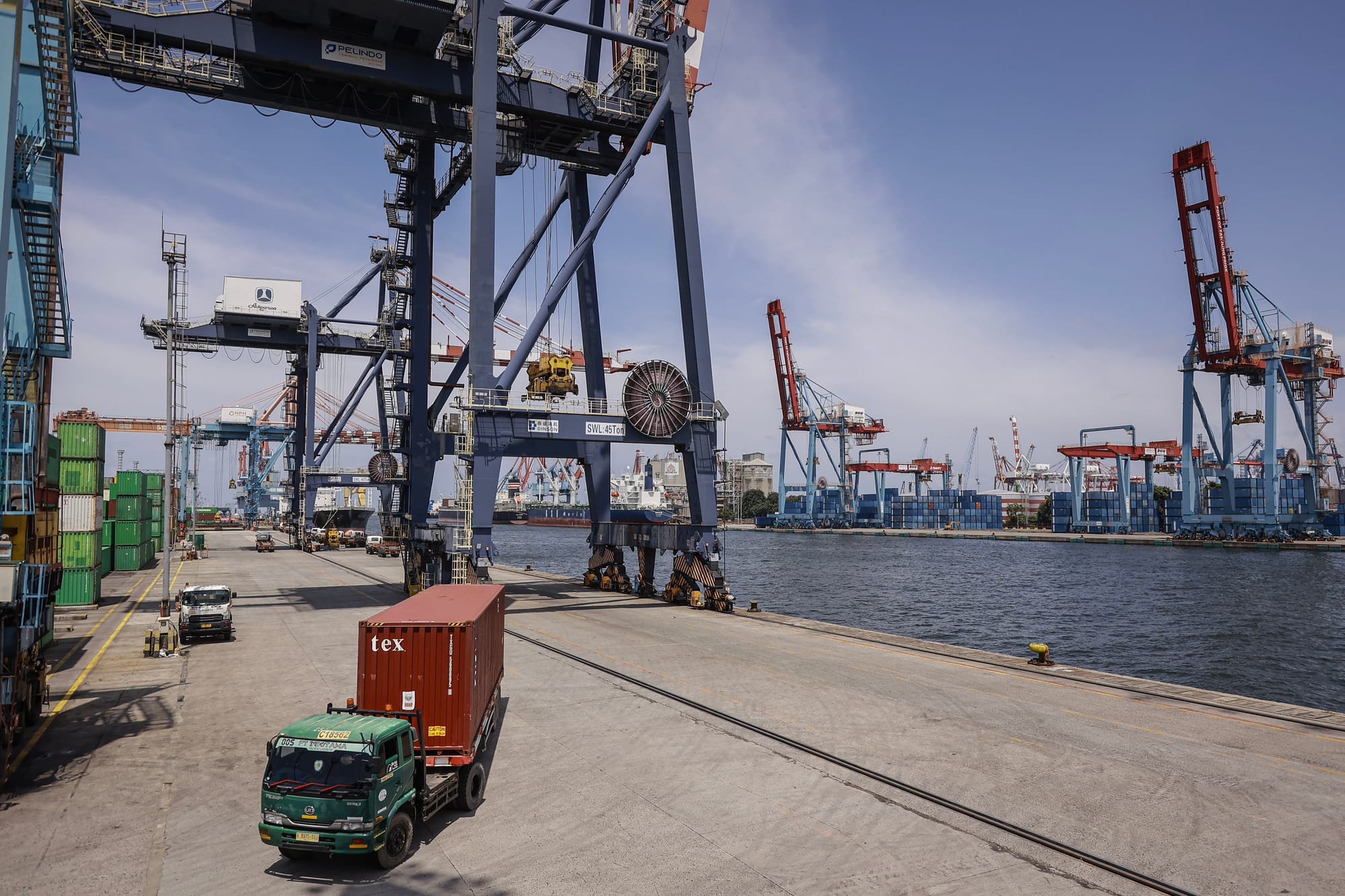 DHE Wajib Disimpan di Bank Nasional, Berikut Respons Para Eksportir