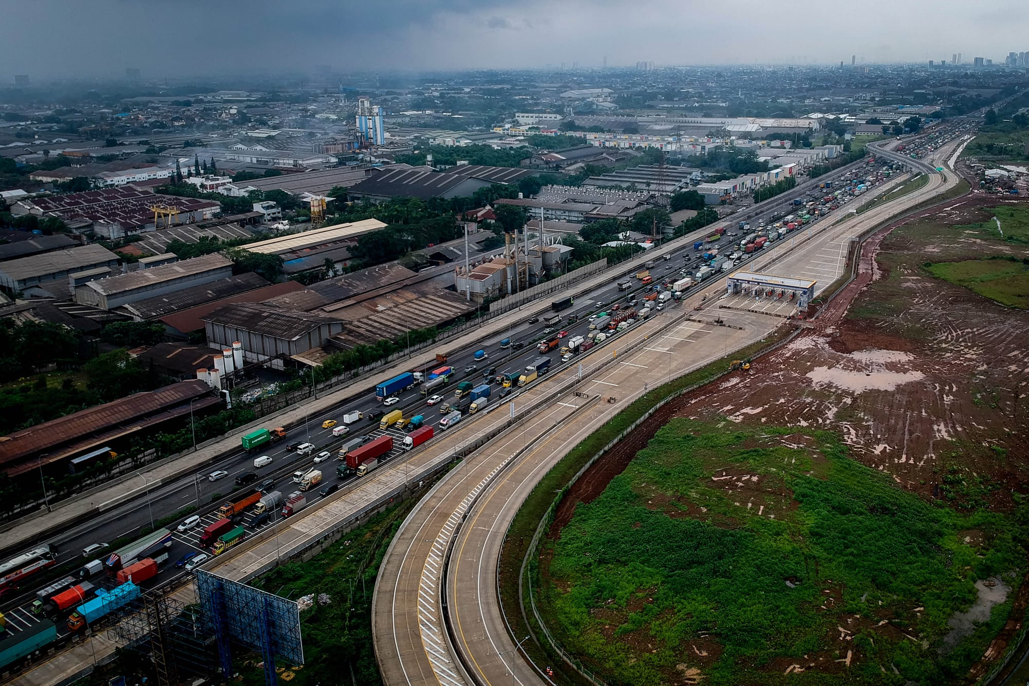 Fenomena Lonjakan Penerbitan Surat Utang pada 2025