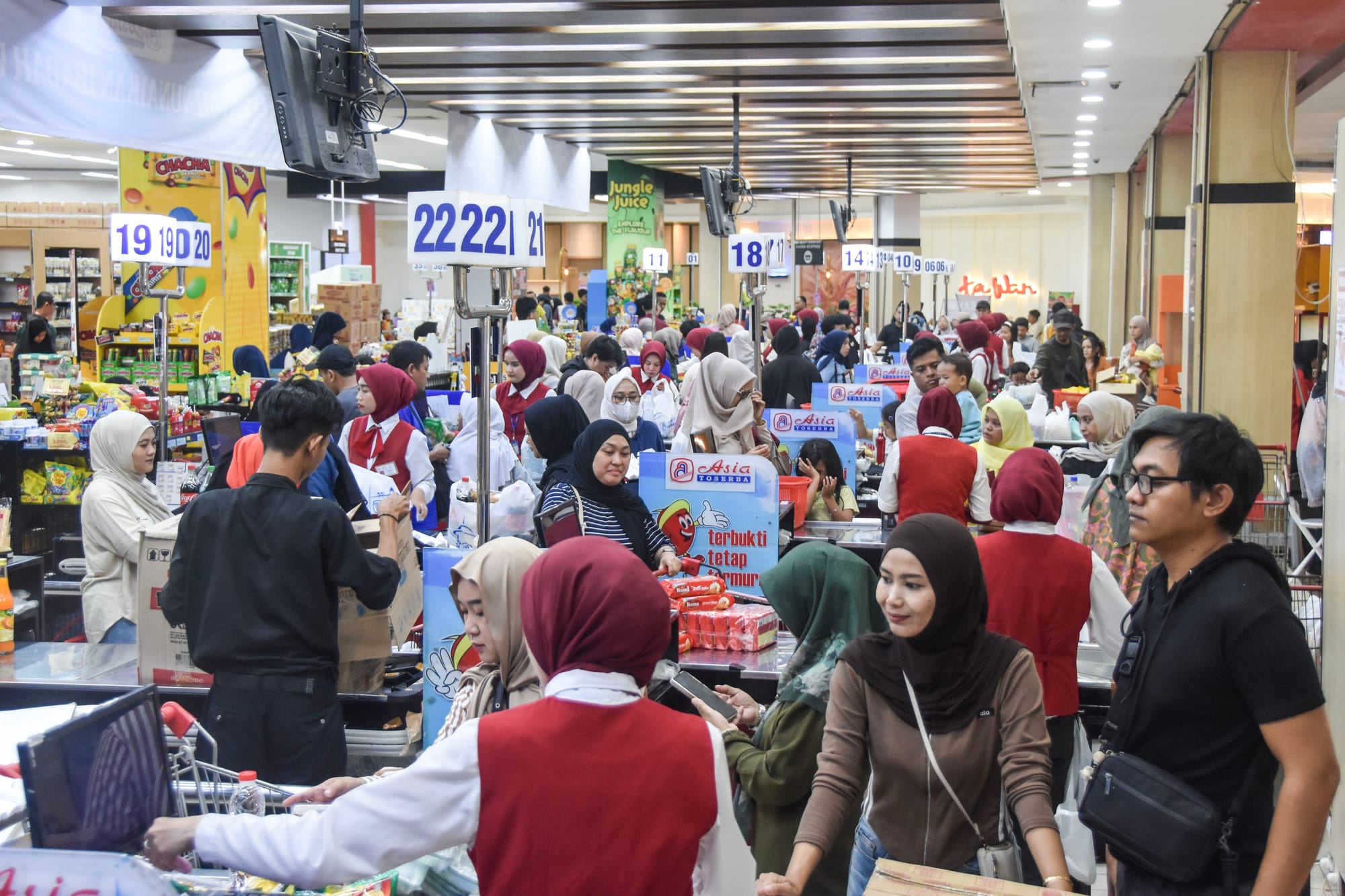 Momentum Lebaran Dongkrak Penjualan Minuman Ringan, Toko Oleh-Oleh Ikut Kelarisan