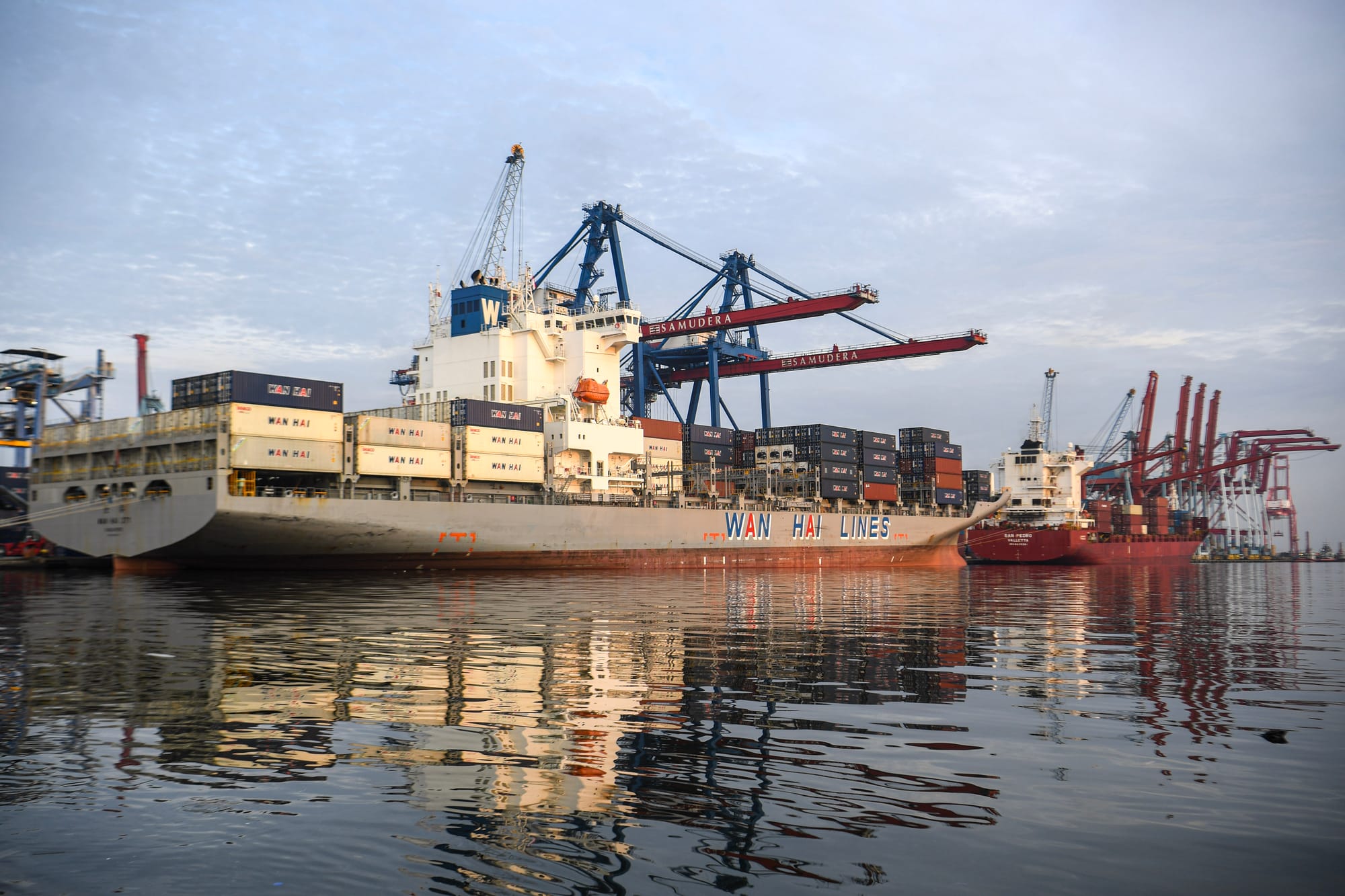 Neraca Dagang Indonesia Surplus USD 1,27 Miliar, 70 Bulan Beruntun