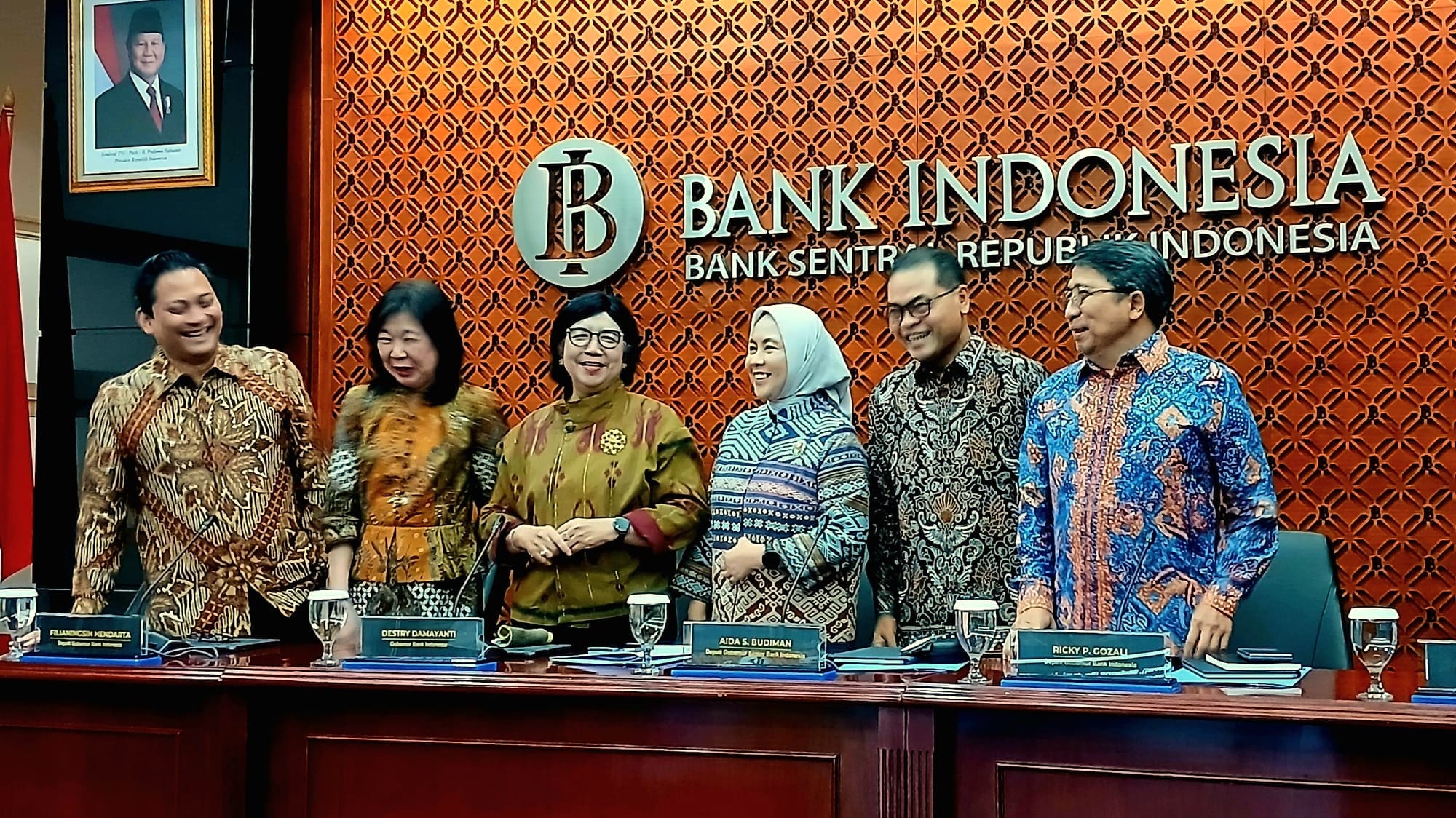 Tekanan Belum Reda, BI Tahan Suku Bunga 5,75% dan Tambah Insentif