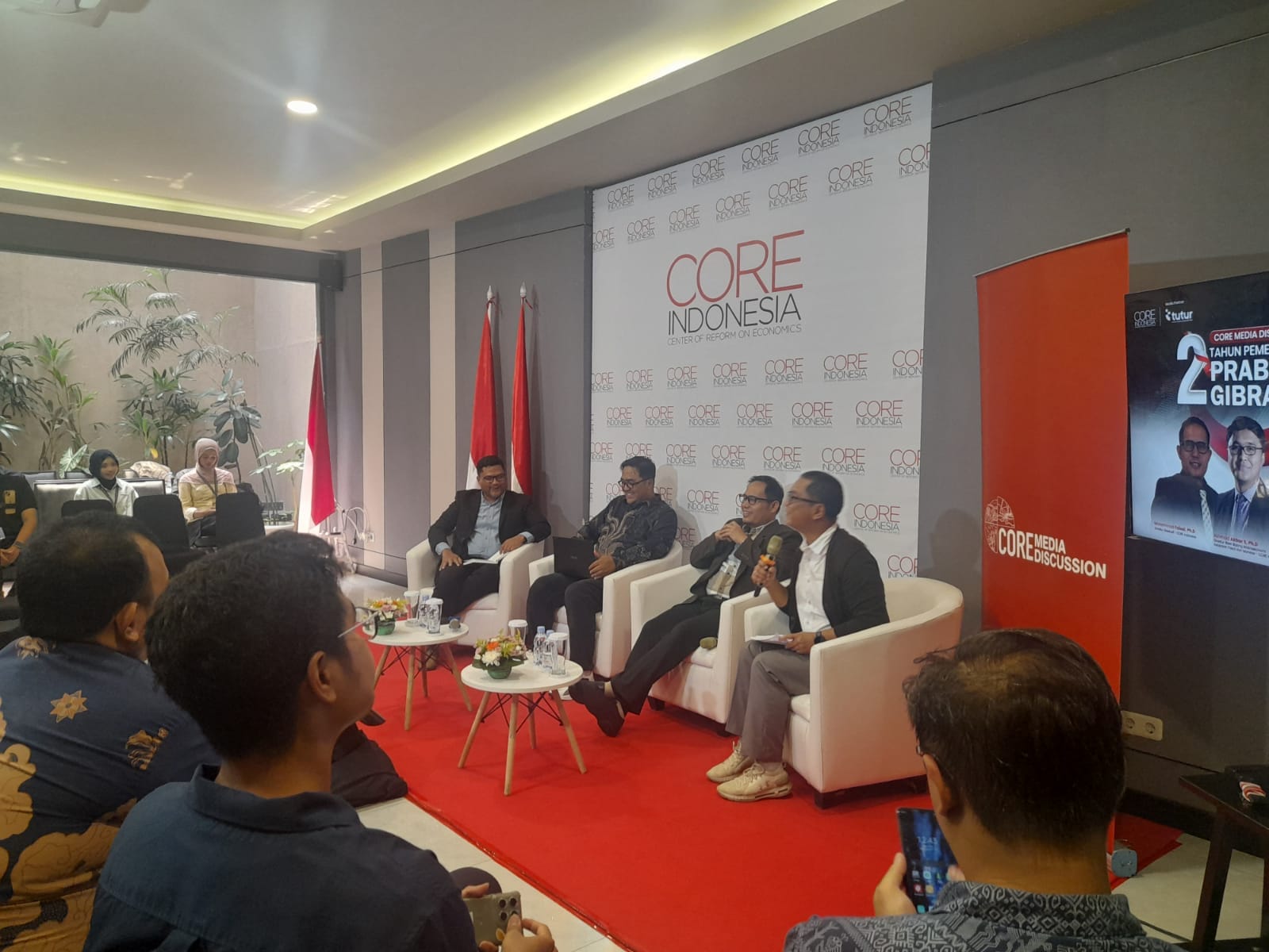 Dua Tahun Prabowo-Gibran: Belanja Negara Besar, Dampak Ekonomi Dipertanyakan