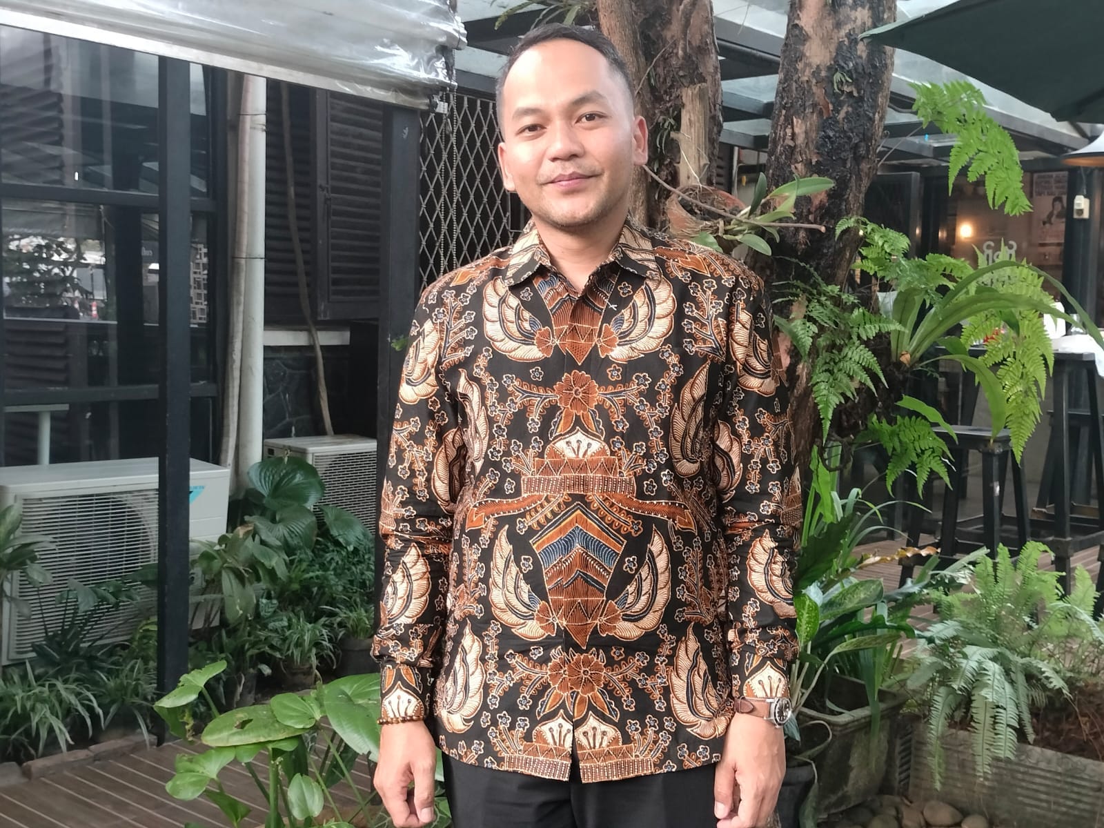 Wali Kota Surakarta Nikmati Hidup dengan Naik Vespa