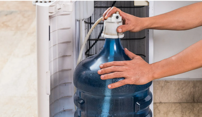 Izin AMDK Tumpang Tindih, DPR Minta Disederhanakan Lewat Sistem Terpadu