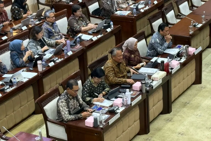 DPR Rapat Pelemahan Rupiah: Kebijakan Perry Warjiyo Belum Efektif