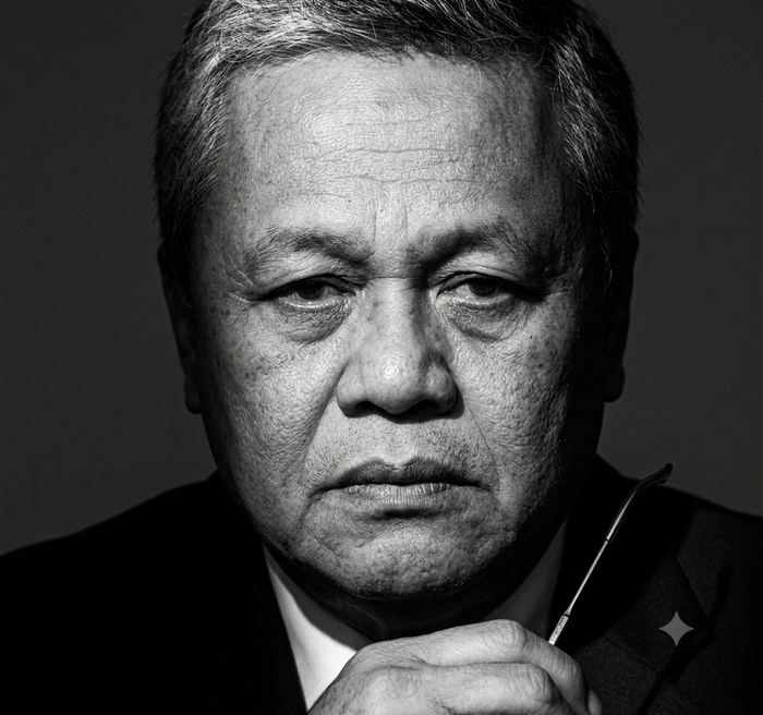 Lengser Keprabon, Bukan Tinggal Glanggang