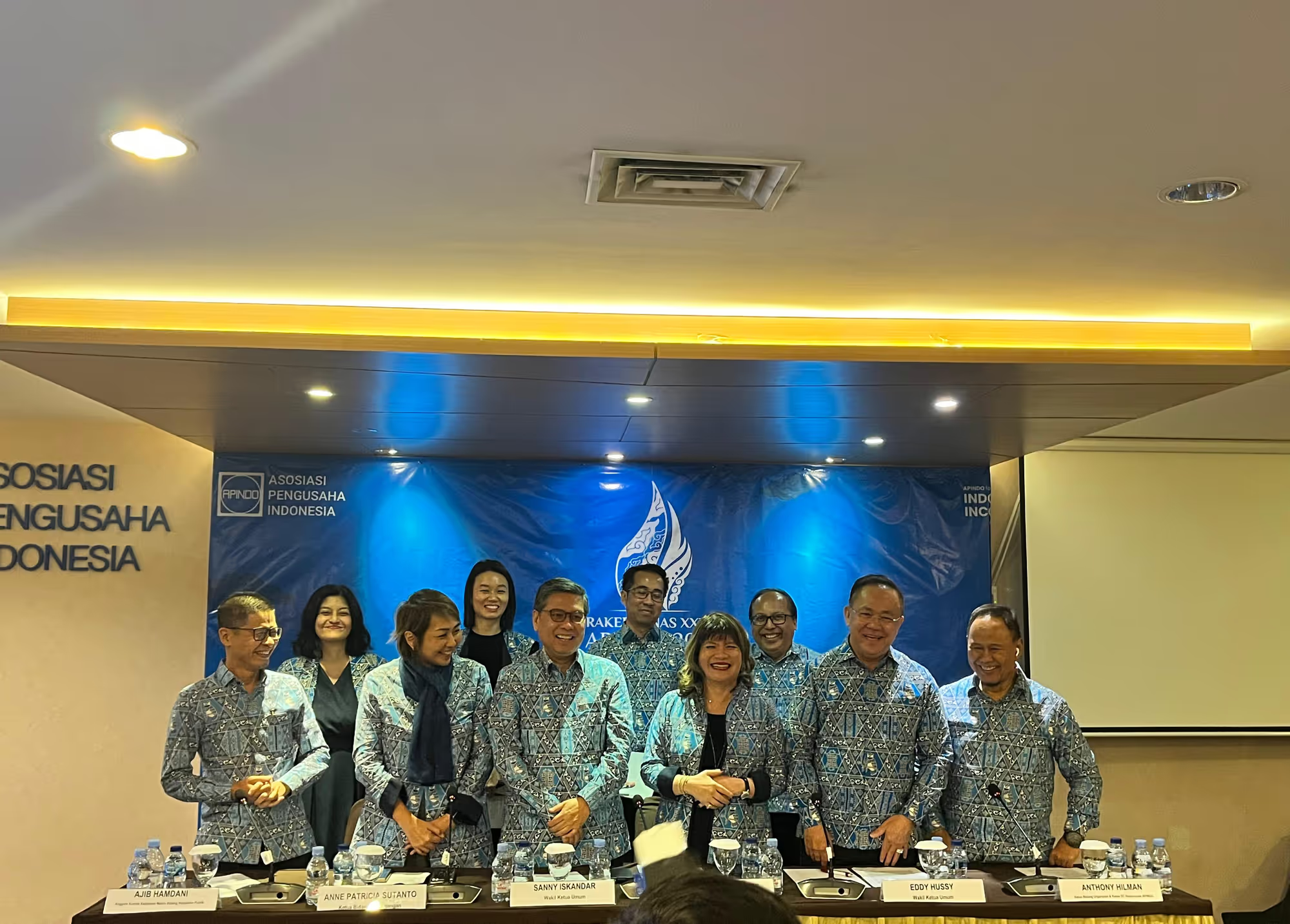 Manufacturing Slumps to 4-Year Low as Employers Push for Incentives and Reforms