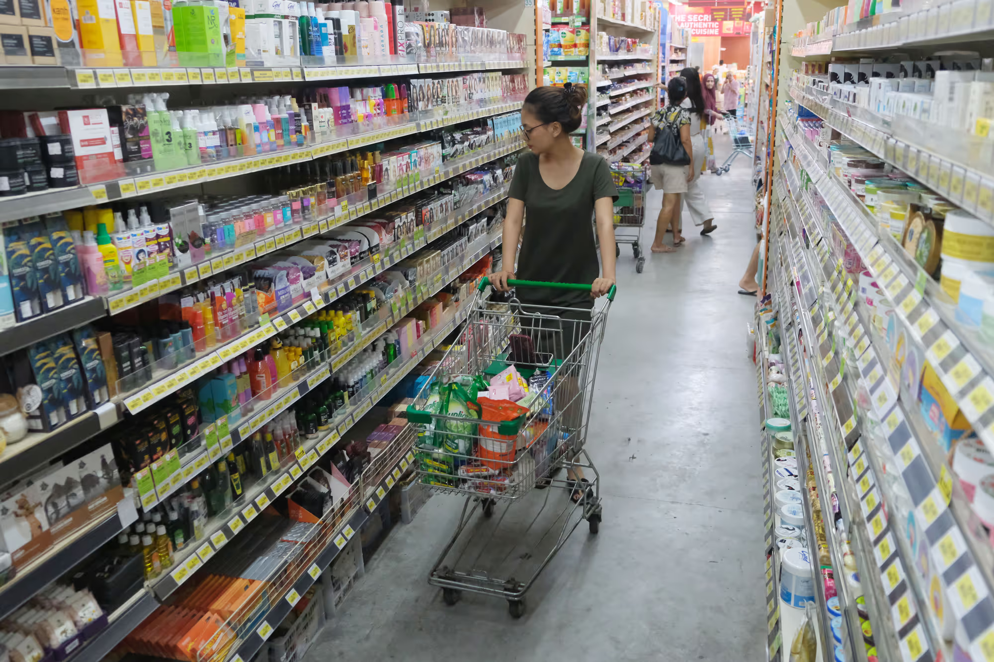 Retail Sales Hold Steady, Driven by Food and Fuel Demand