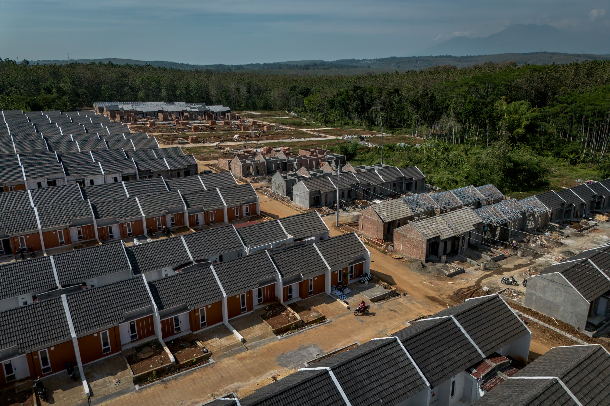 Government Extends Housing Incentives, but Experts Warn of Structural Gaps